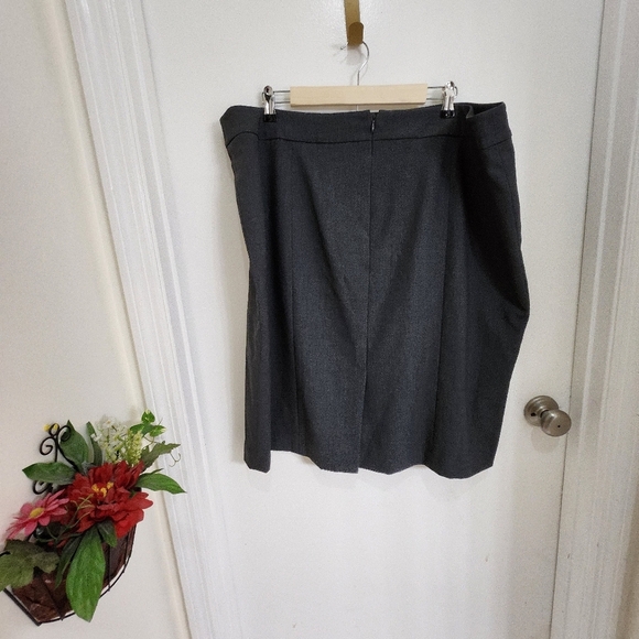 Calvin klein Tailored pencil skirt with defined waistband officewear plu… - Picture 7 of 15